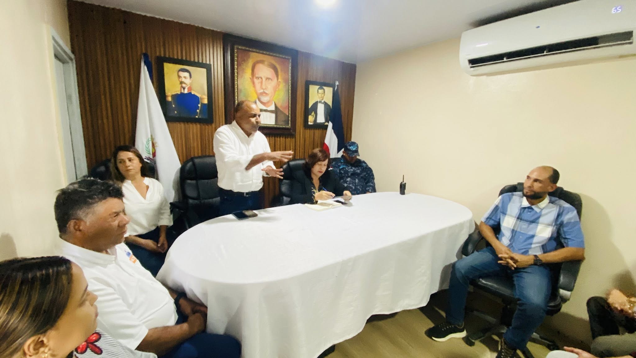 REALIZAN LA REUNION DE SEGURIDAD, CIUDADANIA Y GÉNERO EN EL DISTRITO MUNICIPAL DE TAVERA.